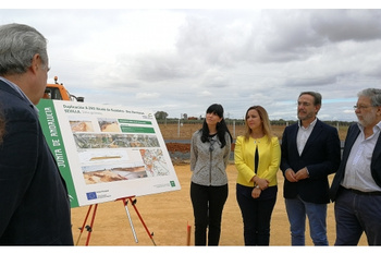 LA ALCALDESA SATISFECHA POR EL COMPROMISO DEL CONSEJERO AL ANUNCIAR LA FINALIZACIÓN DE LAS OBRAS DE LA CARRETERA A-392  EN EL VERANO DE  DE 2018