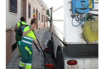 EL AYUNTAMIENTO  A TRAVÉS DE LA MANCOMUNIDAD DE  LOS ALCORES  AMPLÍA NUEVAS ZONAS DE LIMPIEZA VIARIA