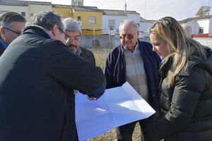 VISITA AL SOLAR DONDE SE UBICARÁN LOS HUERTOS URBANOS