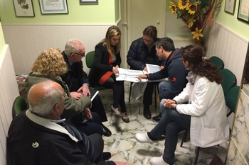 LA ALCALDESA ACUERDA CON VECINOS Y COMERCIANTES LOS ASPECTOS DE LA OBRA DE SANEAMIENTO, ABASTECIMIENTO Y REURBANIZACIÓN DE ATILANO DE ACEVEDO