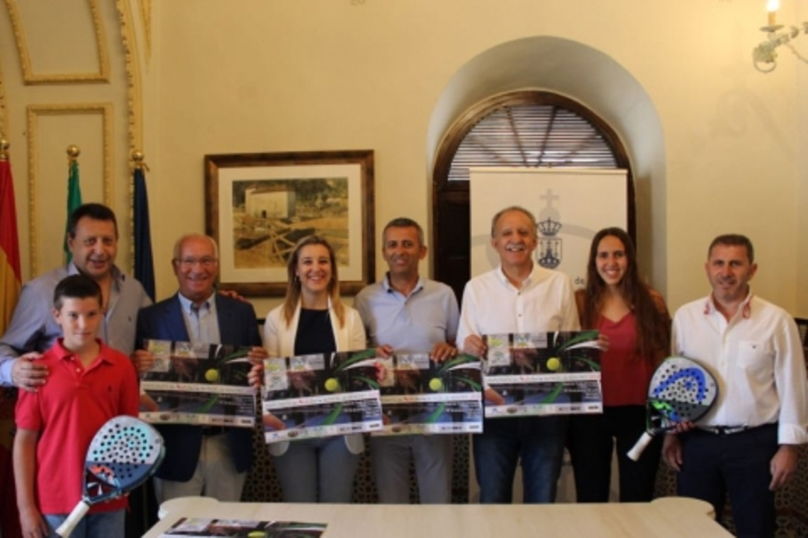 LA ALCALDESA DESTACA LA PROMOCIÓN DE LA CIUDAD CON LA CELEBRACIÓN DEL CAMPEONATO DE ANDALUCÍA DE PÁDEL DE MENORES