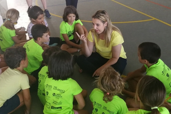 80 MENORES BECADOS POR EL AYUNTAMIENTO SE BENEFICIAN DE LAS ACTIVIDADES DEPORTIVAS Y DE OCIO  QUE OFRECEN LOS CAMPUS  DE VERANO