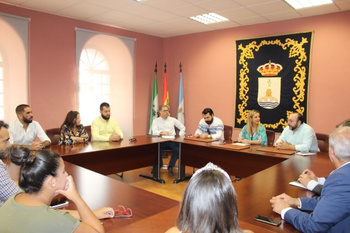 EL AYUNTAMIENTO Y LA ASOCIACIÓN DE HOSTELEROS DE ALCALÁ SE UNEN PARA FOMENTAR LA ECONOMÍA Y EL TURISMO