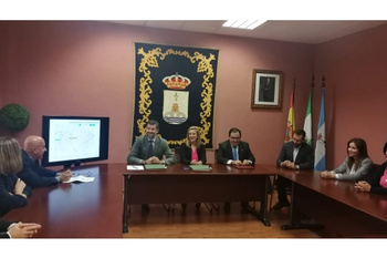 EL RECTOR DE LA OLAVIDE ALABA LA PUESTA EN MARCHA DE LOS NUEVOS AUTOBUSES LANZADERAS HACIA LA UNIVERSIDAD Y FELICITA AL AYUNTAMIENTO