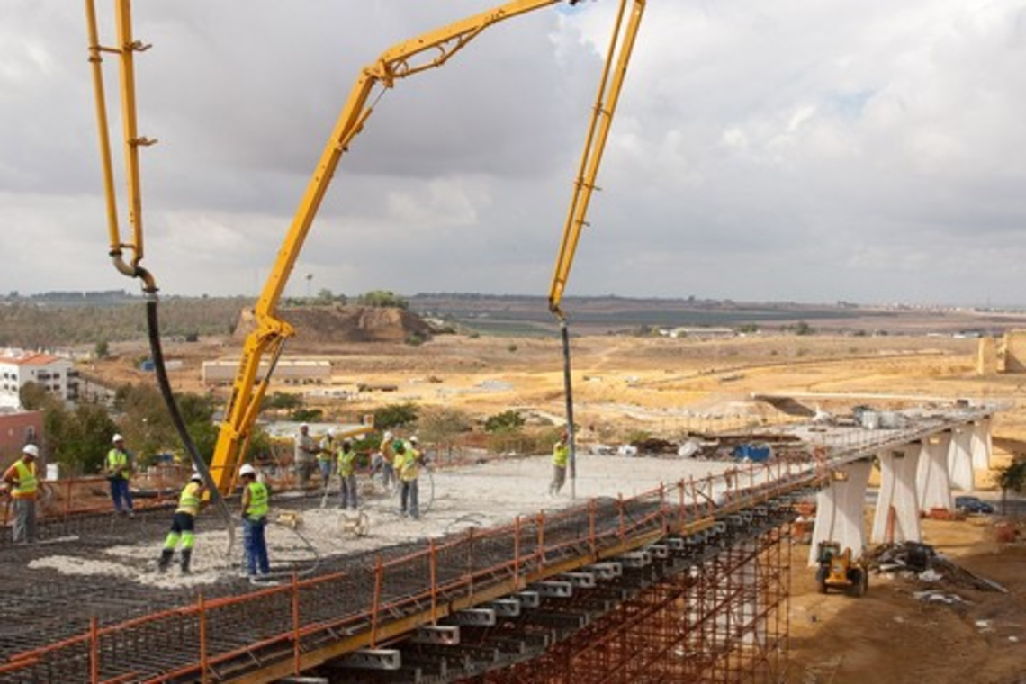 CONCLUYE LA CONSTRUCCIÓN DEL VIADUCTO NUEVO ZACATÍN DEL TRANVÍA DE ALCALÁ DE GUADAÍRA