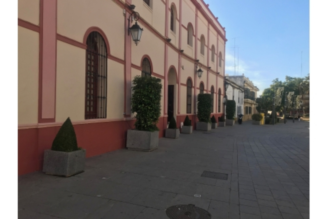 UNA RAMPA MEJORARÁ EL ACCESO AL AYUNTAMIENTO DE PERSONAS CON MOVILIDAD REDUCIDA