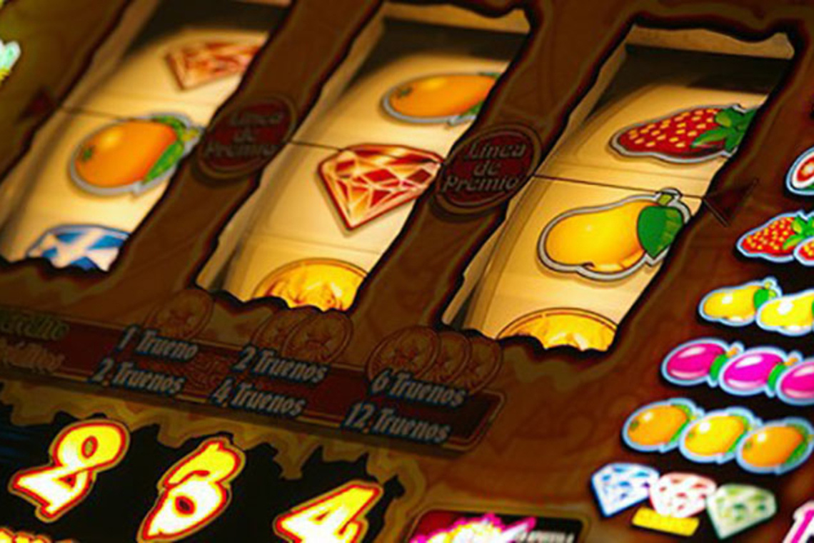 El Consistorio alcalareño busca evitar la proliferación de los locales de apuestas por incitar a la ludopatía