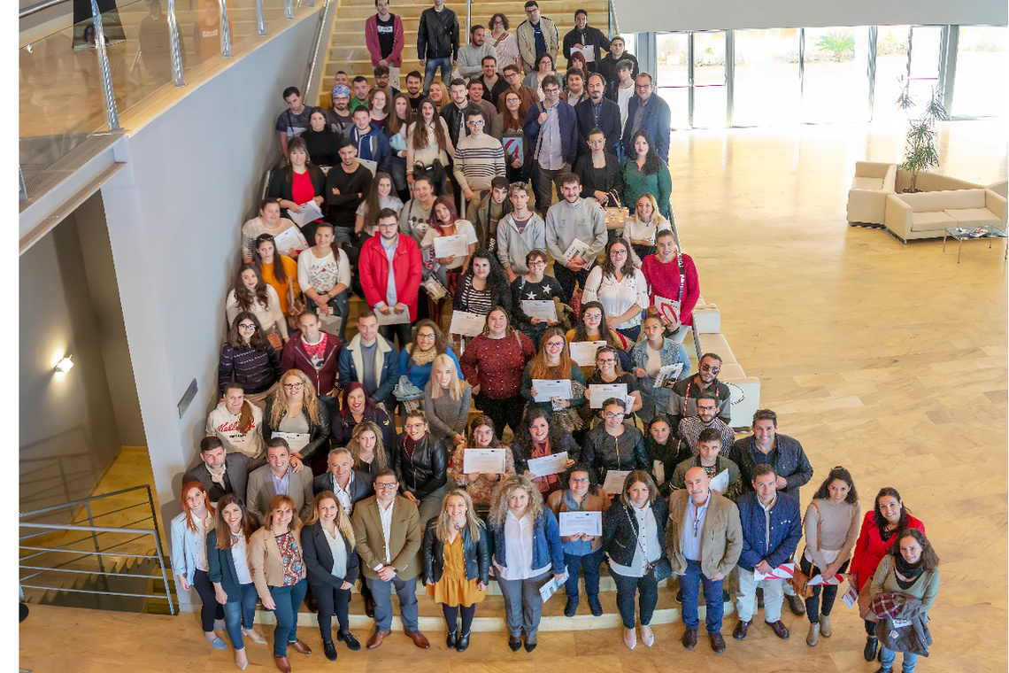 Entrega de diplomas del programa Apolo Joven por el que  179 jóvenes han mejorado su cualificación y 84 han conseguido empleo