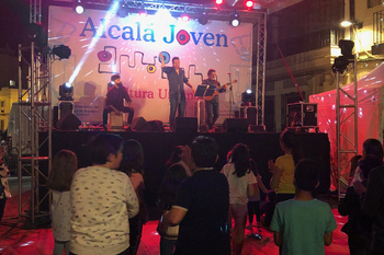 Gran acogida de Alcalá Joven en la Plaza del Duque