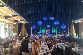Los mayores de Alcalá disfrutan de su Feria en la comida de convivencia