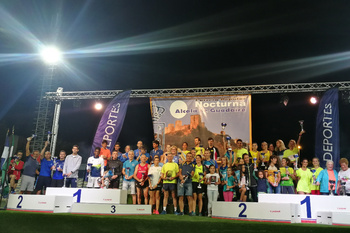 Gran ambiente en la XXII Carrera Popular Nocturna en Alcalá de Guadaíra