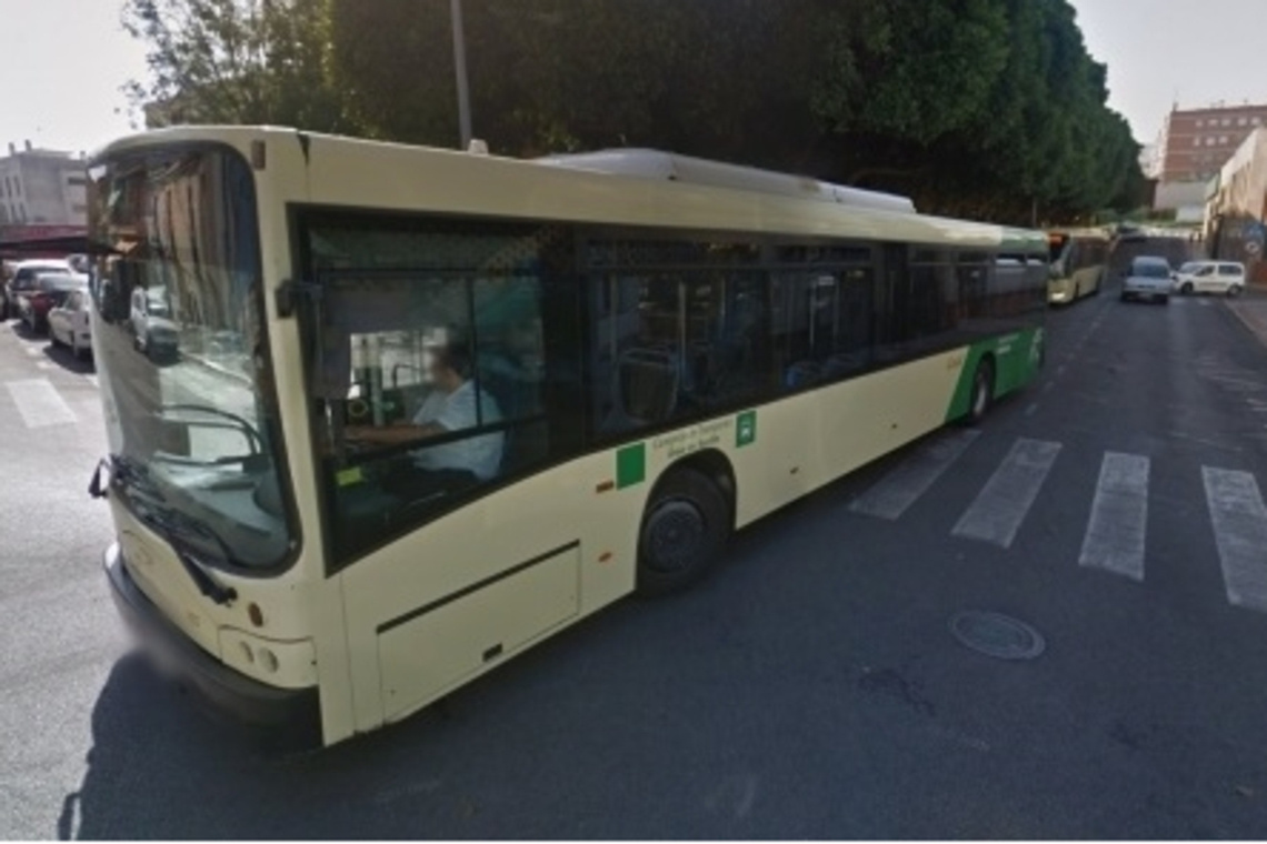 Paradas de autobús fuera de servicio por las obras de la A-392 Alcalá-Dos Hermanas