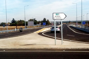 La A-392 cuenta ya con dos carriles por sentido entre Alcalá de Guadaíra y El Tomillar