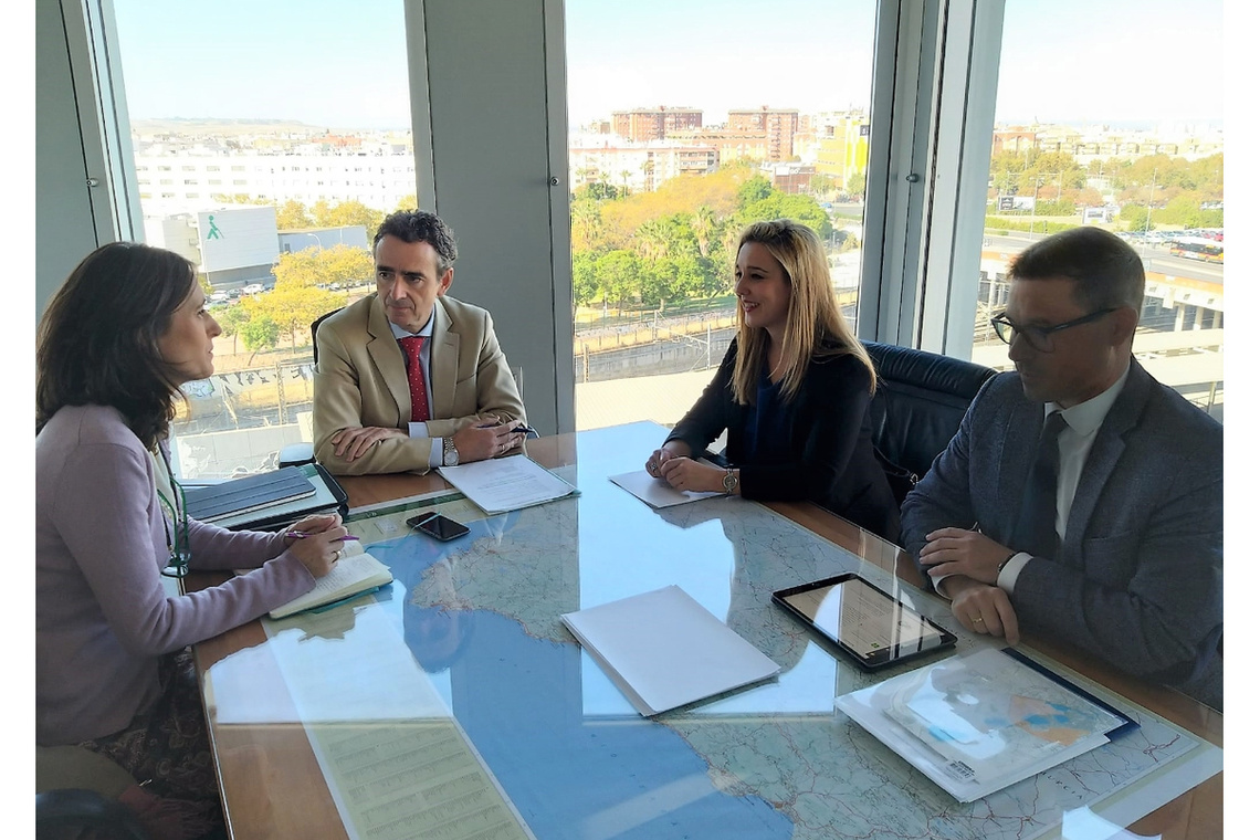 La alcaldesa de Alcalá traslada al director general de Infraestructuras de la Junta  la necesidad de mejorar las conexiones por carretera de la localidad