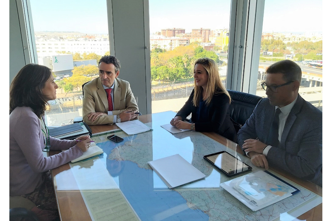 La alcaldesa de Alcalá traslada al director general de Infraestructuras de la Junta la necesidad de mejorar las conexiones por carretera de la localidad