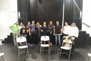 Teatro y monólogos para difundir valores y proyectar crecimiento personal entre los jóvenes