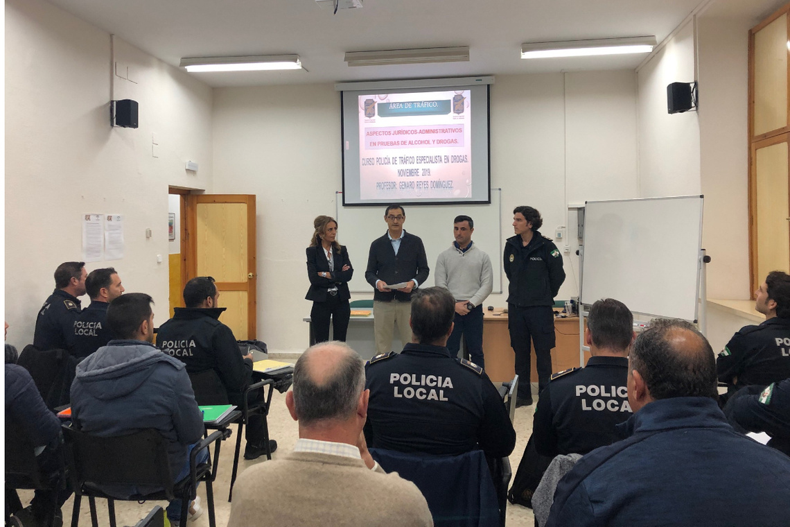 La Policía Local de Alcalá recibe formación para las pruebas de detección y control de drogas