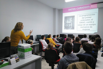 El Consejo de la Infancia conmemora el Día de la Mujer y la Niña en la Ciencia