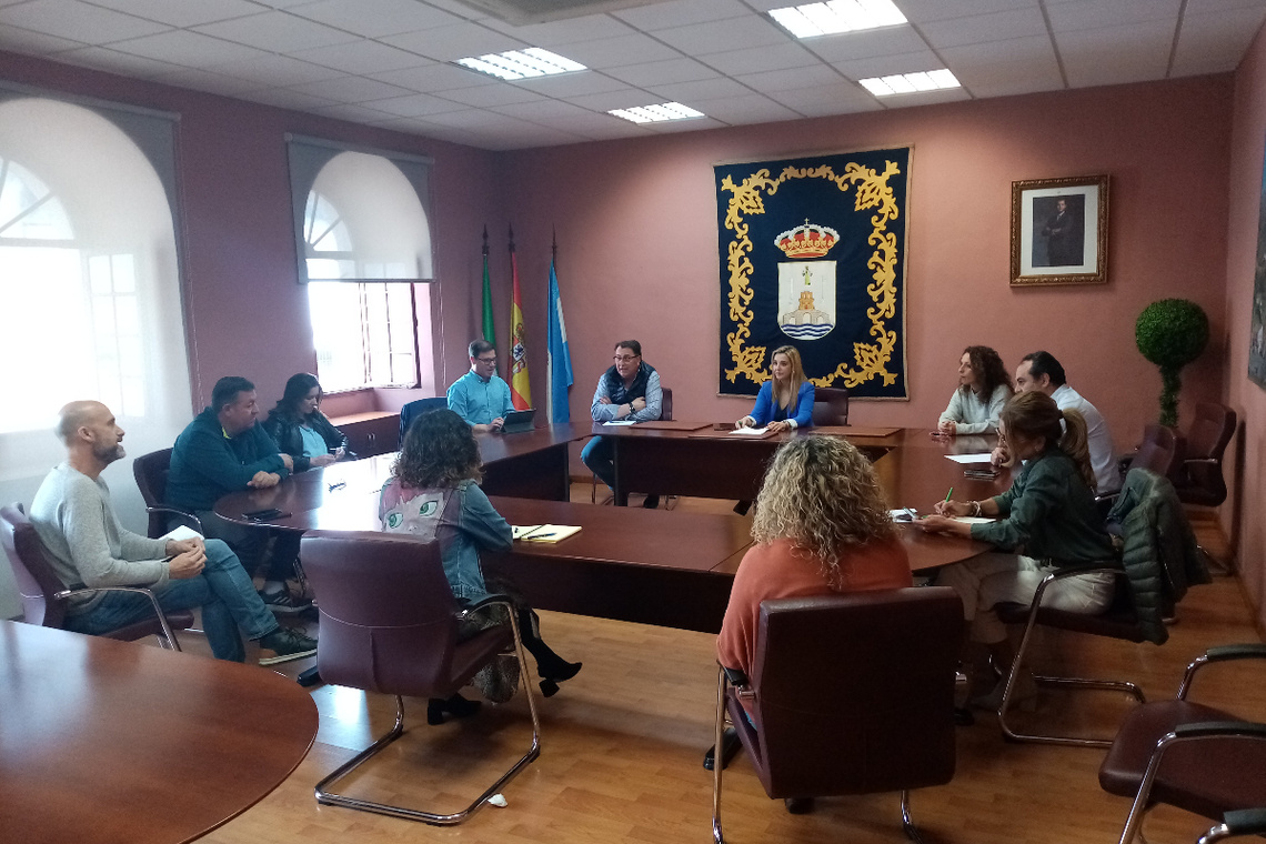 El Ayuntamiento de Alcalá pide al Gobierno de España que permita emplear el superávit municipal en ayudas a autónomos y pymes, planes de empleo y programas de emergencia social