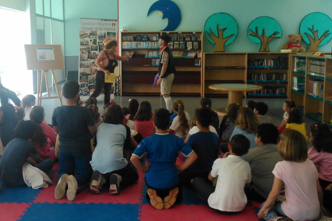 El Ayuntamiento celebra con los menores este jueves el Día del Libro Infantil y los felicitan por su responsabilidad en estos días