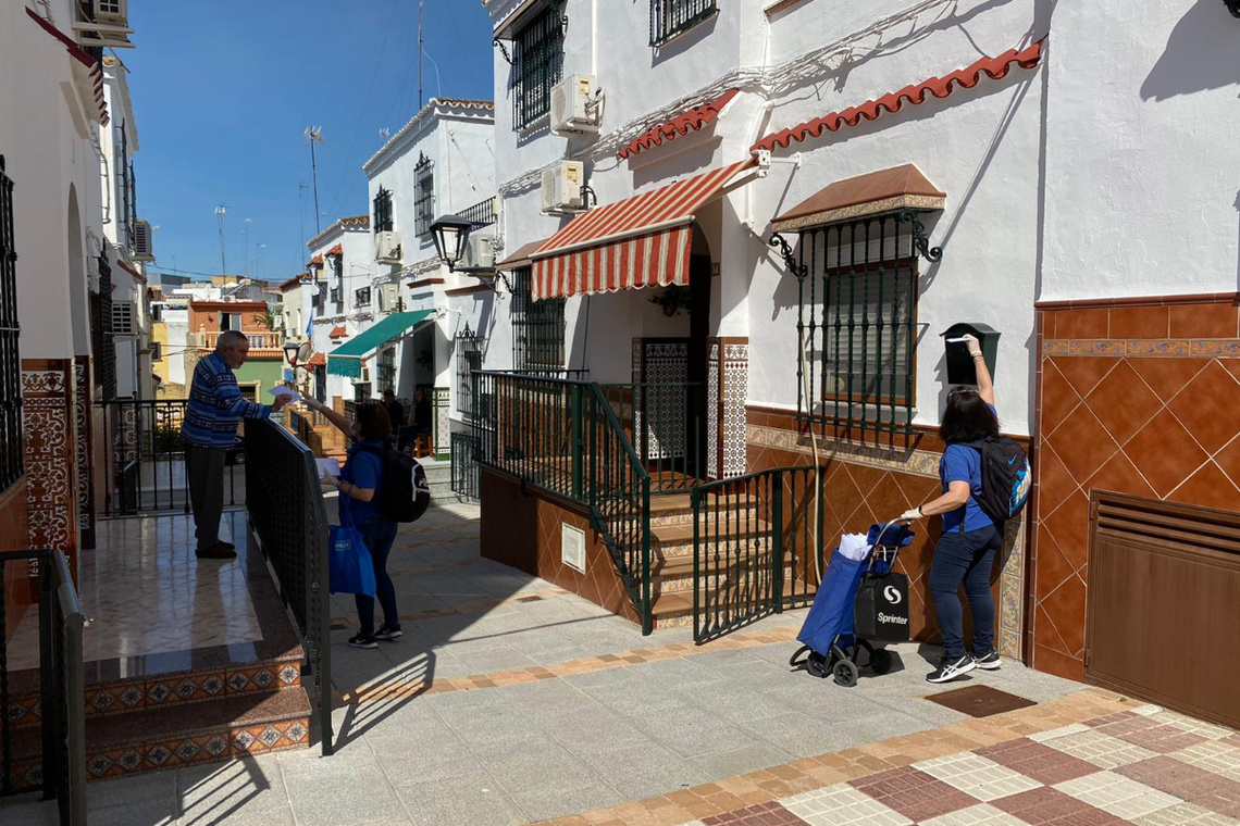 El Ayuntamiento de Alcalá ha iniciado el reparto de mascarillas de protección frente al coronavirus a toda la población