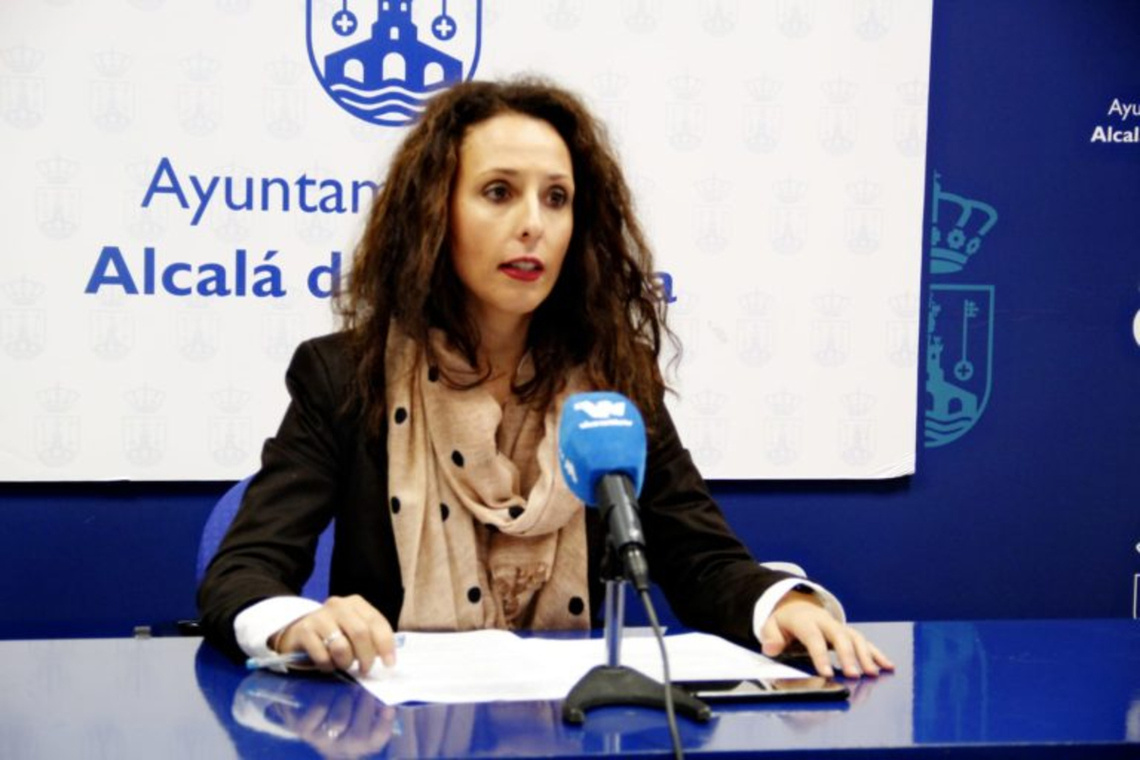 La teniente alcalde del Ayuntamiento de Alcalá, Rosa Carro lamenta las declaraciones del PP que calificó de ‘limosnas’ las ayudas dirigidas a los autónomos