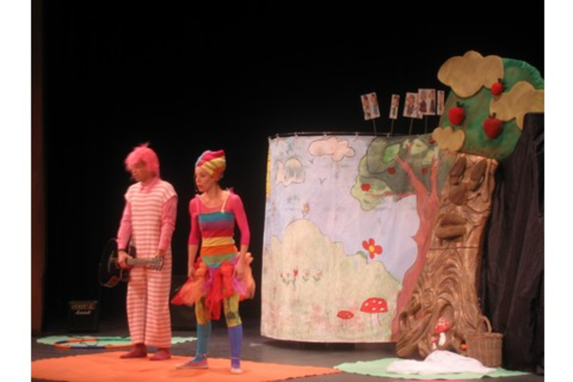 MÁS DE 350 ESCOLARES CONMEMORAN EL 8 DE MARZO PRESENCIANDO LA OBRA DE TEATRO