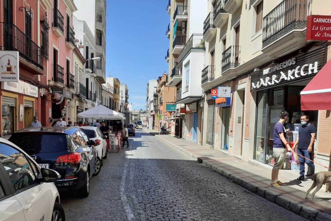 La calle Nuestra Señora del Águila tendrá una plataforma única para la circulación compatible de coches y peatones