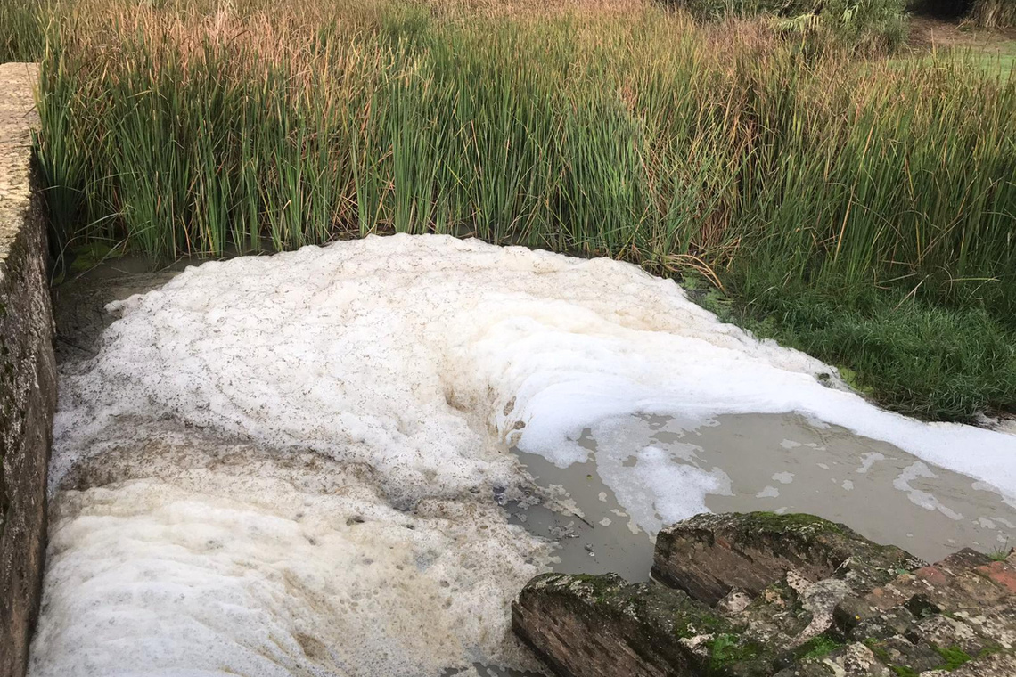 El Ayuntamiento de Alcalá denuncia un nuevo vertido al río Guadaíra