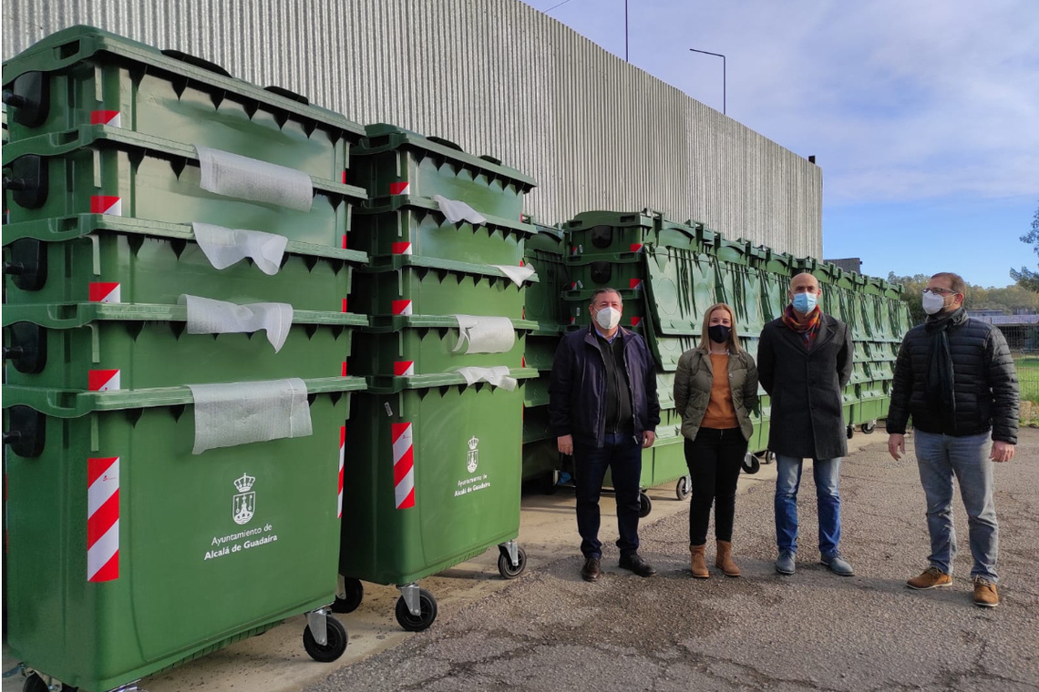 El Ayuntamiento ha adquirido 615 nuevos contenedores de residuos sólidos urbanos que repartirá por toda la ciudad