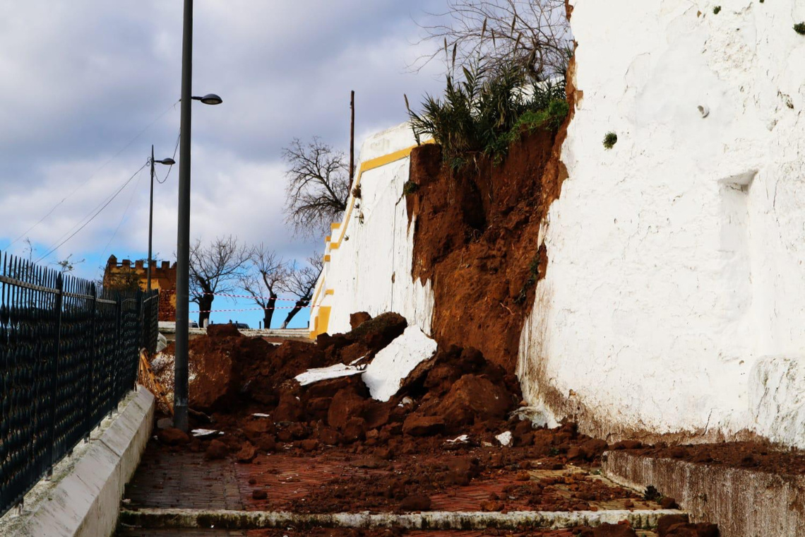 El desprendimiento de un muro en la calle Santa María de Alcalá provocado por el temporal Filomena no afecta a ningún elemento patrimonial