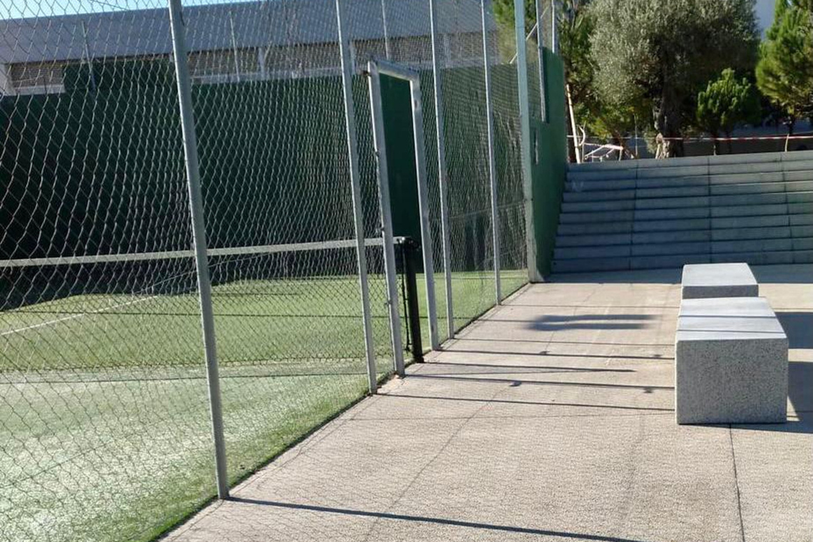 Instalación de nuevos bancos en Complejo Deportivo Distrito Sur