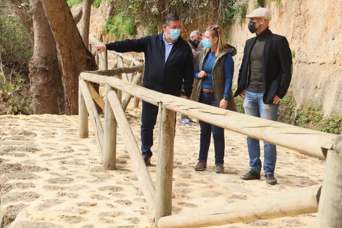 El camino del Molino del Algarrobo y  un punto de restauración,    entre las nuevas actuaciones en las Riberas del Guadaíra