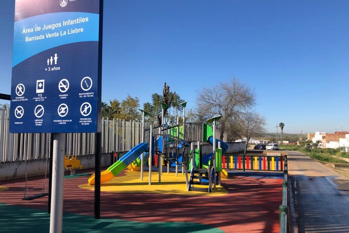 Parque infantil en la barriada La Liebre