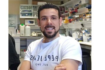 La delegada de Juventud felicita al alcalareño Alberto Parra galardonado por el Instituto Andaluz de la Juventud