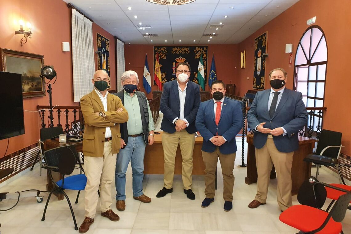El delegado de Fiestas Mayores, Enrique Pavón recibe a la Junta de Gobierno de la Hermandad de San Mateo con motivo de 775 Aniversario de su nombramiento como Patrón de la ciudad