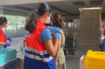 Hoy se han administrado en el Centro Deportivo Zacatín más de 1.000 dosis contra el covid-19, la mayoría entre jóvenes a partir de 15 años