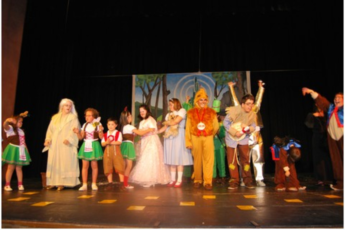 UNA OBRA DE TEATRO DE LA ASOCIACIÓN DE EDUCACIÓN ESPECIAL INICIA LAS ACTIVIDADES PARA CONMEMORAR EL DÍA INTERNACIONAL DE LAS FAMILIAS