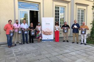Nueva imagen para las latas de tortas de Alcalá, las grandes embajadoras de la gastronomía local
