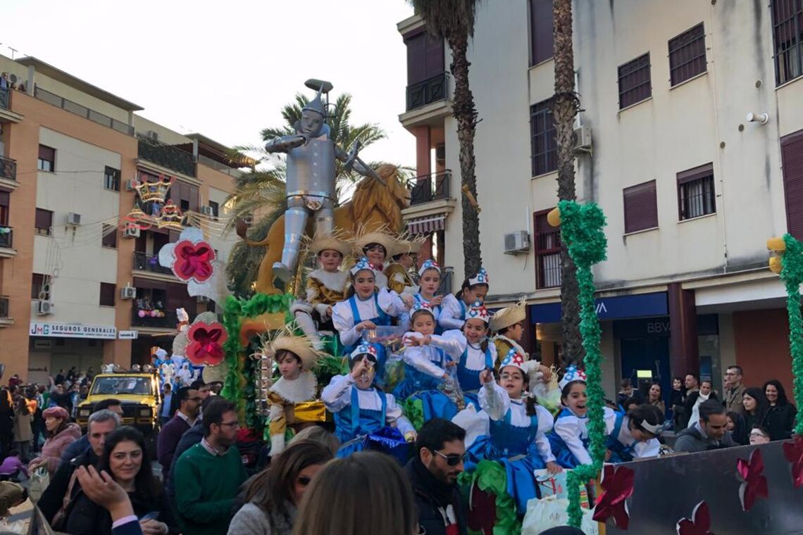 Alcalá preparada para la llegada de sus tres cabalgatas de Reyes Magos los días 5 y 6 de enero