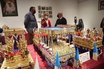 Los pasos de la Semana Santa de Alcalá en miniatura en la Casa de la Cultura