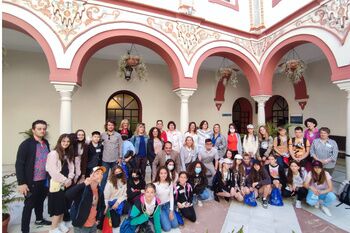 La alcaldesa recibe a estudiantes y profesores de 5 países europeos como parte del programa Erasmus+