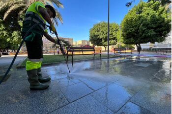 Plan especial municipal de limpieza para la eliminación de manchas y desinfección del pavimento en zonas comerciales y casco antiguo