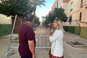 ​ La alcaldesa destaca el buen ritmo de la reurbanización en la barriada Pedro Gutiérrez