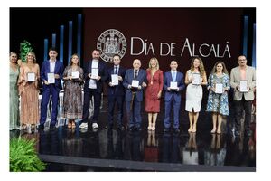 El Ayuntamiento entrega los galardones a personas y entidades destacadas en el ‘Día de Alcalá’