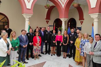 La alcaldesa destaca la importancia de homenajear a las fuerzas de seguridad porque significa “difundir los valores democráticos”