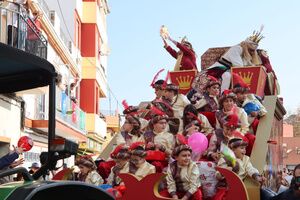 La alegría e ilusión de la cabalgata de Reyes del Campo de las Beatas