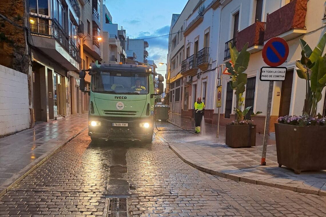 Limpieza especial en Semana Santa con un amplio dispositivo de la empresa municipal Aira