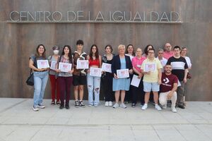 Diplomas a los ganadores y participantes del III Certamen local de Tik Tok `Rodando por la Igualdad´