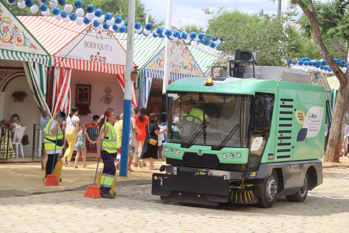 Amplio operativo de limpieza para la Feria de Alcalá